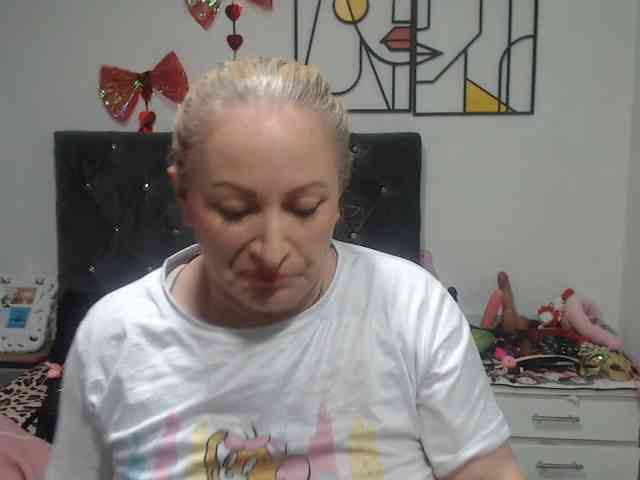 emperatrizfuckass webcam