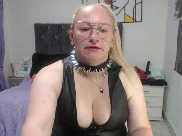 emperatrizfuckass webcam