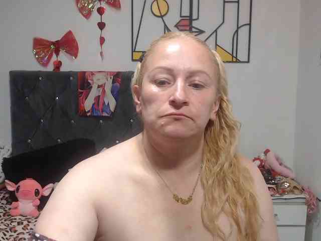 Modelo: emperatrizfuckass
