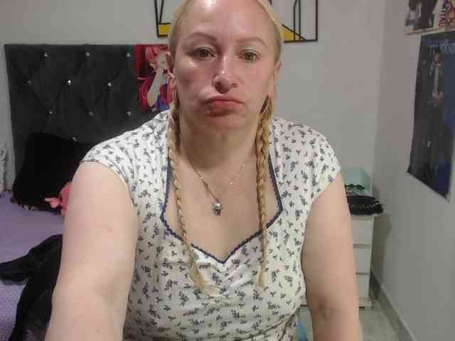 emperatrizfuckass webcam