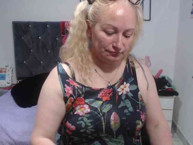 emperatrizfuckass webcam