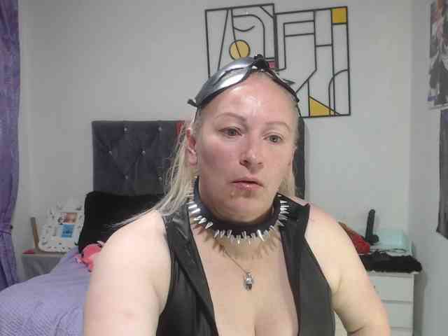 emperatrizfuckass webcam