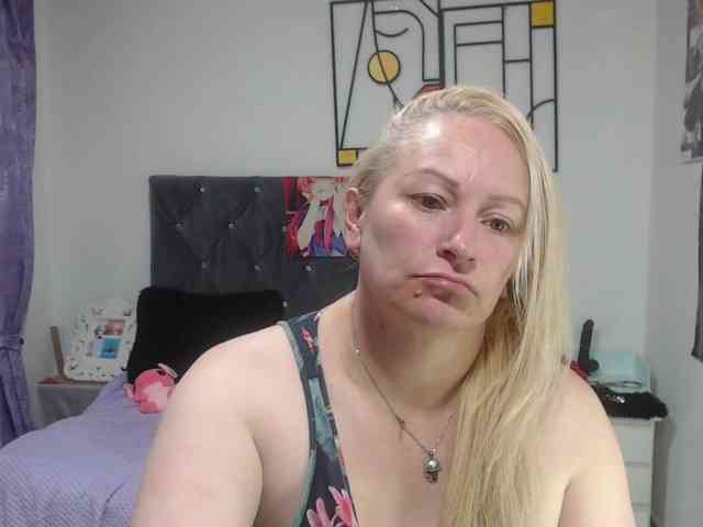 emperatrizfuckass webcam