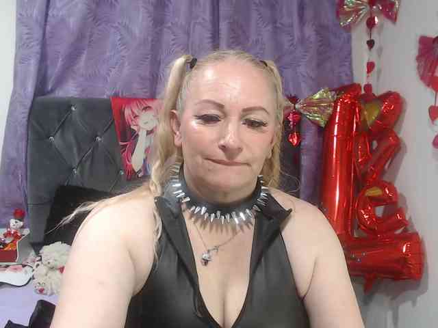emperatrizfuckass webcam