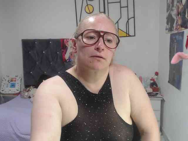 emperatrizfuckass webcam