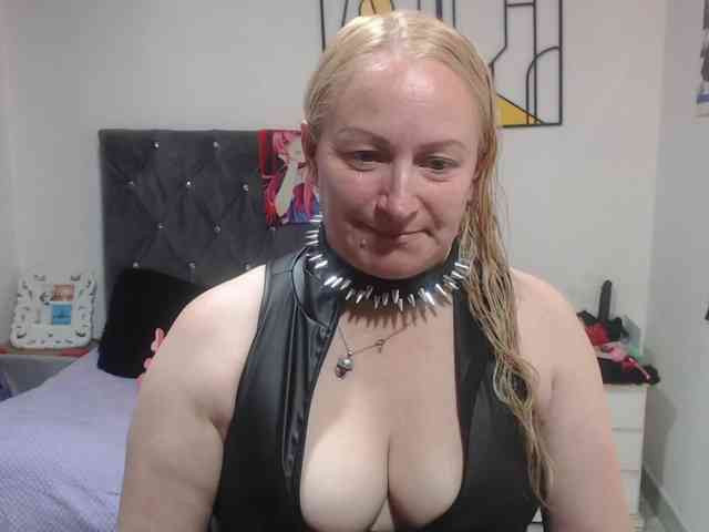emperatrizfuckass webcam