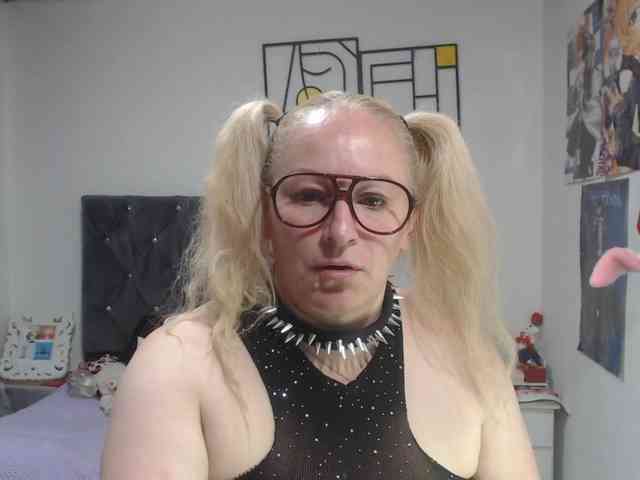 emperatrizfuckass webcam