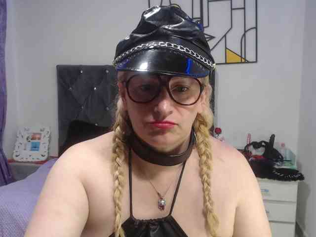 emperatrizfuckass webcam