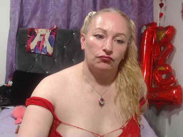 emperatrizfuckass webcam