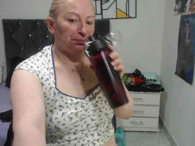 emperatrizfuckass webcam