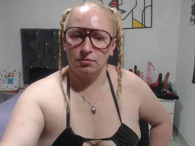emperatrizfuckass webcam
