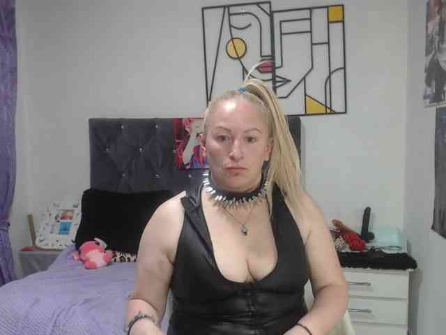 emperatrizfuckass webcam