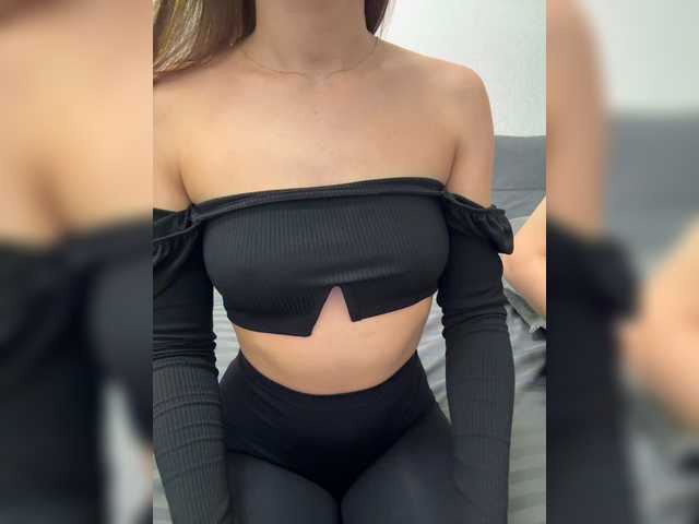 Sweet775 live cam on BongaCams