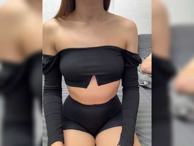 Sweet775 live cam on BongaCams