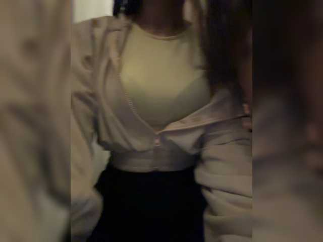 Sweet775 live cam on BongaCams