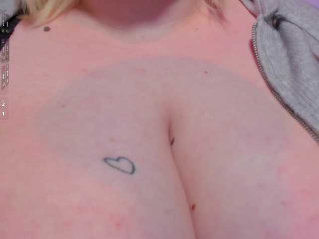 LilyBell live cam on BongaCams