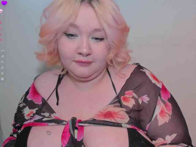 LilyBell Live Webcam on BongaCams