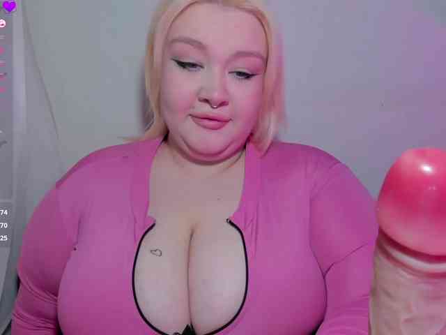 LilyBell Live Webcam on BongaCams