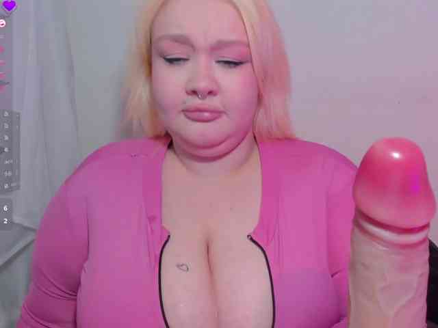LilyBell Live Webcam on BongaCams
