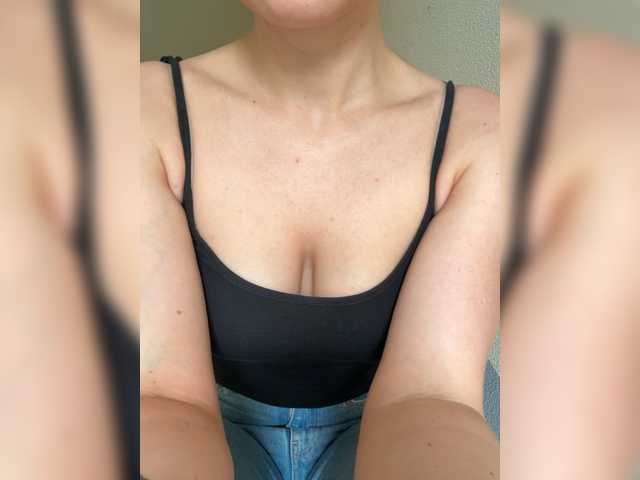 Lolichka20 live cam on BongaCams
