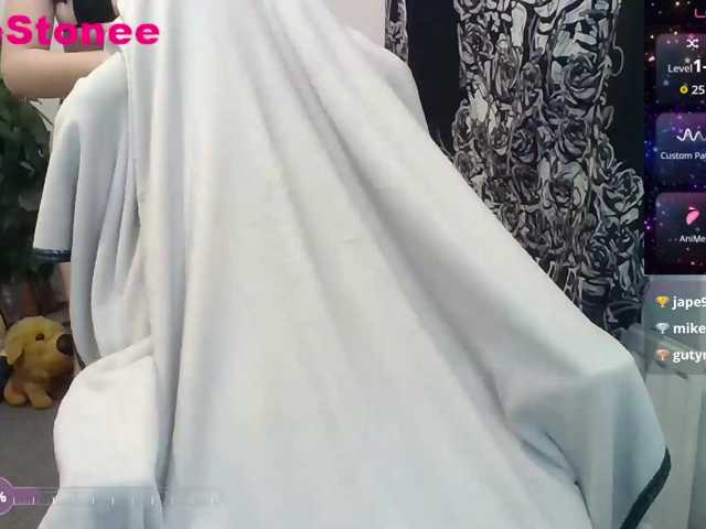 Eviestone, live now on BongaCams