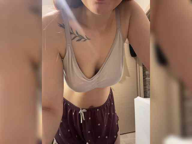 Milaya_Mia webcam