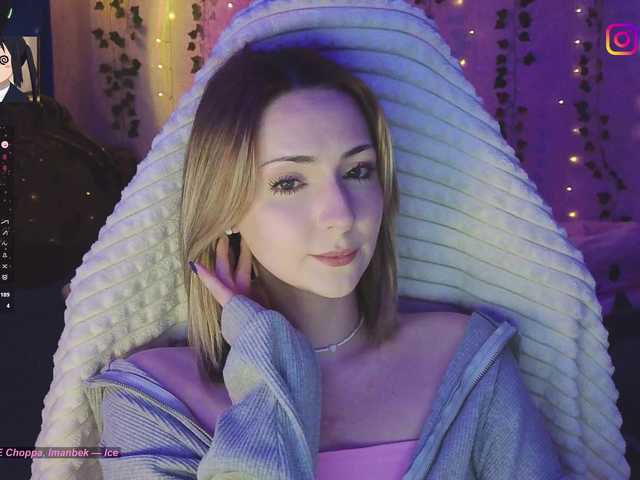 LollyGirlMoon's BongaCams show and profile