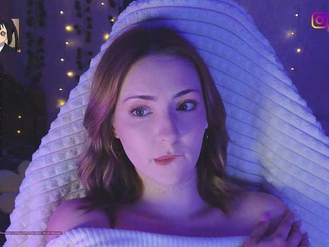 LollyGirlMoon live cam on BongaCams