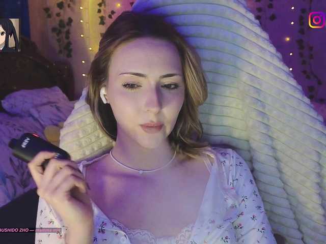 LollyGirlMoon's BongaCams show and profile