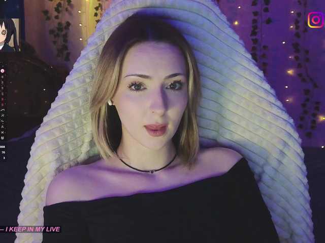 LollyGirlMoon's BongaCams show and profile