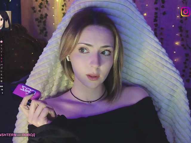LollyGirlMoon's BongaCams show and profile
