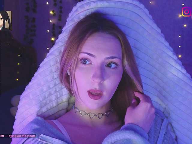 LollyGirlMoon live cam on BongaCams