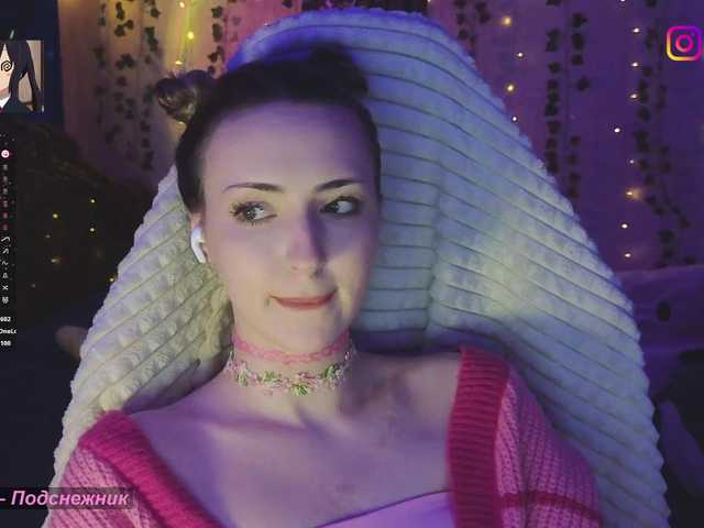 LollyGirlMoon's BongaCams show and profile