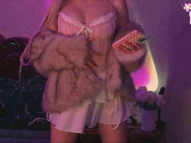 LollyGirlMoon's BongaCams show and profile