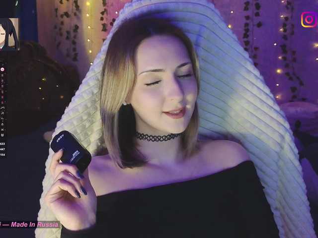 LollyGirlMoon's BongaCams show and profile