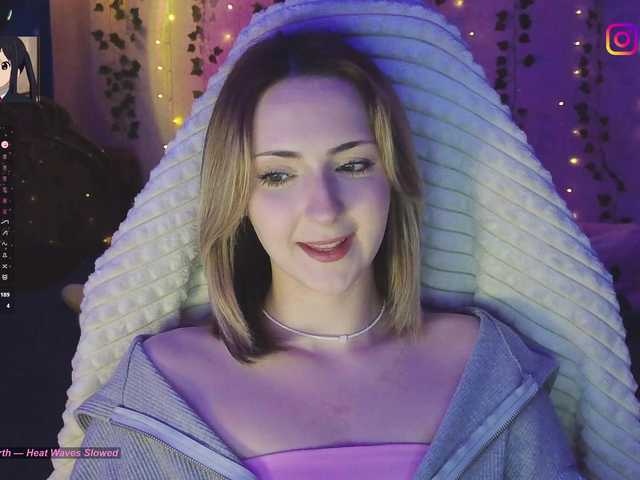 LollyGirlMoon's BongaCams show and profile