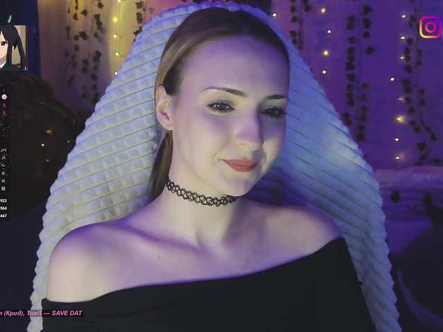 LollyGirlMoon Live Cam and Statistics on UnifiedCams