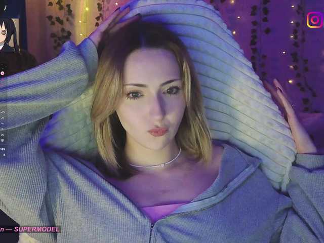 LollyGirlMoon's BongaCams show and profile