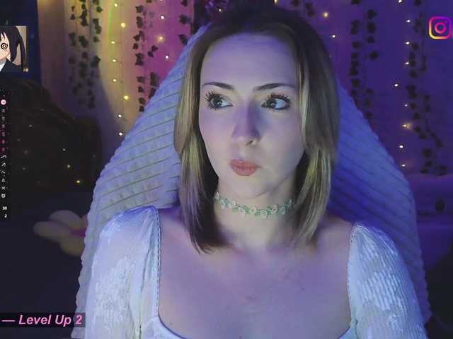 LollyGirlMoon's BongaCams show and profile