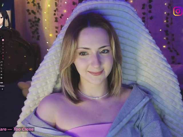 LollyGirlMoon's BongaCams show and profile