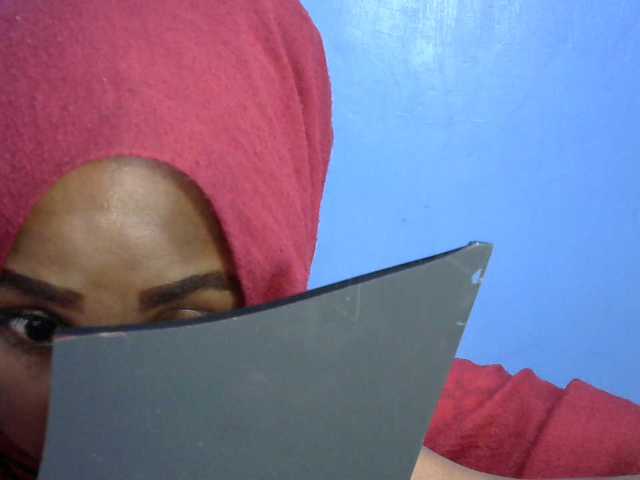 misskatrinah002, modelo webcam