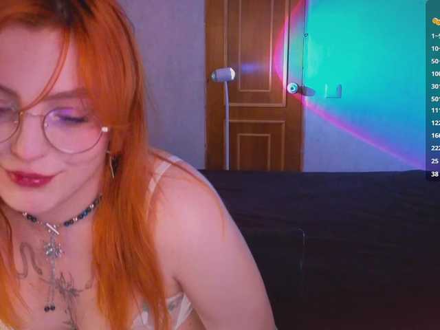 YourfoxAlice live webcam show