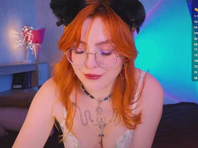 YourfoxAlice live cam on BongaCams