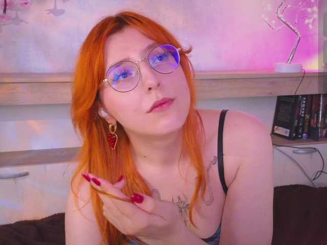 YourfoxAlice live webcam show