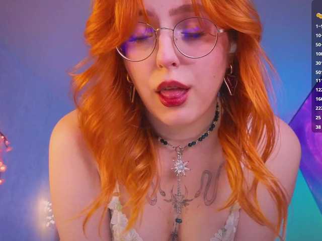 YourfoxAlice live webcam show