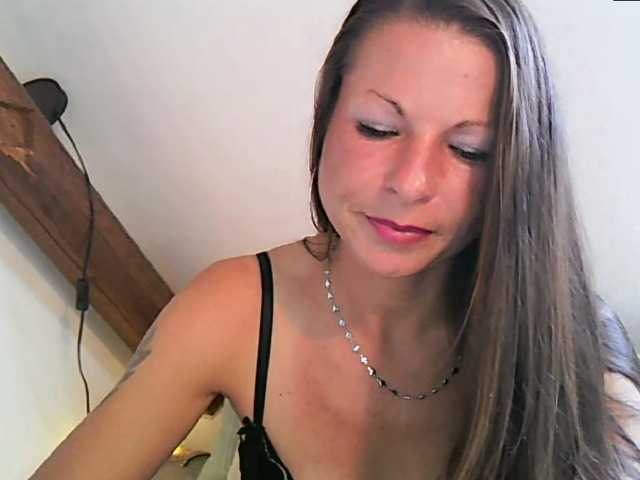 MilfNinna live cam on BongaCams