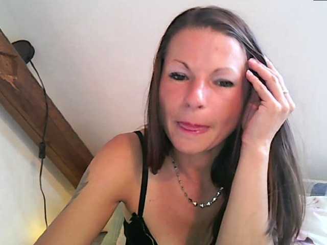 MilfNinna live cam on BongaCams