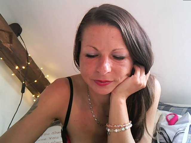MilfNinna live cam on BongaCams