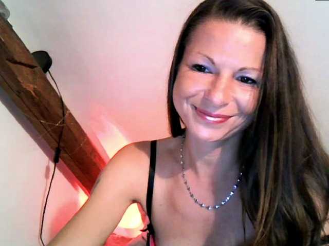 MilfNinna live cam on BongaCams
