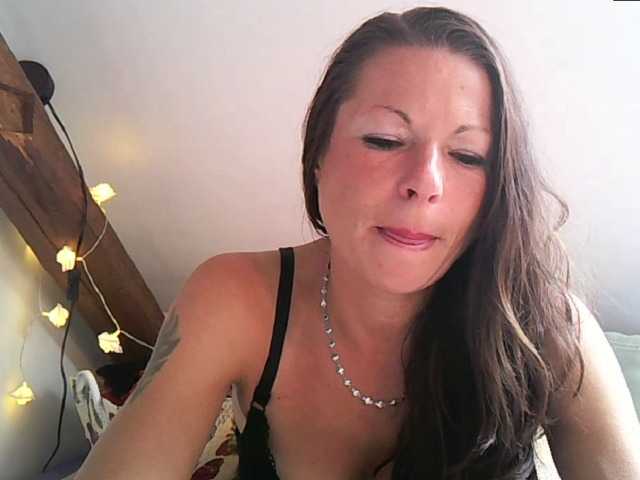 MilfNinna live cam on BongaCams